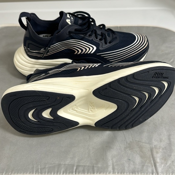 APL Streamline sneakers in women’s size 6, navy color in great condition. - Picture 5 of 9